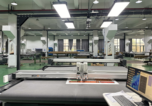 The new automated cutting tool ACC significantly improves the work efficiency of the advertising and printing industry
